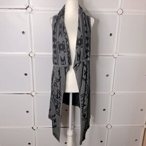 Forever 21 Gray & Black Aztec Tribal Print Sleeveless Cardigan One Size